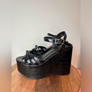Y2K Urban Outfitters Black Platform Sandals